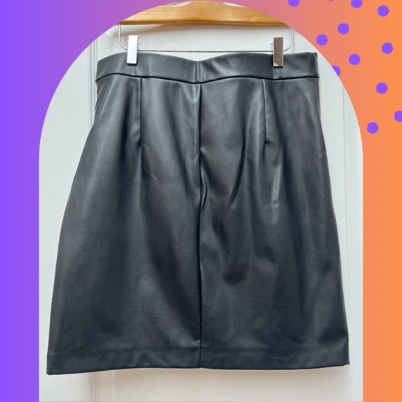 Dynamite Faux Leather Mini Skirt Size Large - Picture 2 of 5